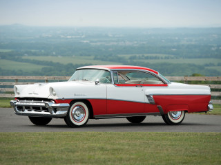 Red white car parked road 4 - a green field in the background free wallpaper