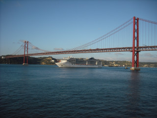 Cruise ship sailing bridge ocean - photoreal free wallpaper