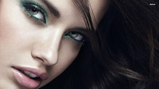Green eyes green lip photorealistic - a green eye free wallpaper