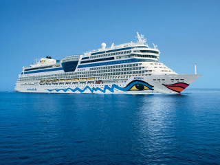 Cruise ship ocean blue sky 5 - a blue sky background free wallpaper