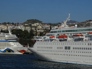 Cruise ships docked city hill - synchromism free wallpaper