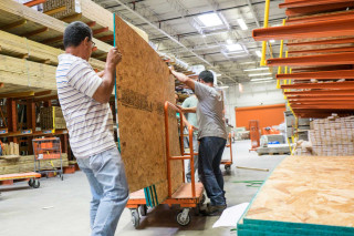 Men working wood warehouse pallets - assemblage free wallpaper for desktop