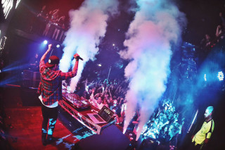 Dj mixing stage smoke crowd - a dj free wallpaper
