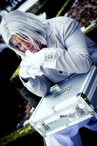 Woman white suitcase snow hands - a suitcase free wallpaper for mobile