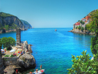 Boat cliff town beach people - panoramic view free wallpaper