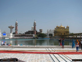People pond building golden dome - panoramic free wallpaper