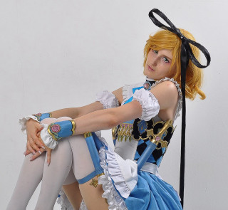 Woman costume chair legs crossed - andor basch free wallpaper for tablet