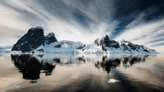 Mountain range lake icebergs cloudy - a cloudy sky above free wallpaper