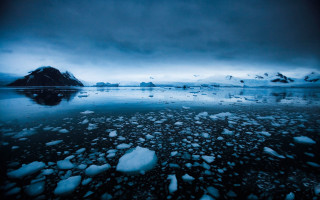 Large body of water ice 3 - ice free wallpaper