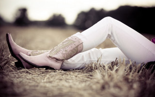 Tattooed woman crossed legs pink - pink shoe free wallpaper