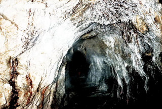 Long narrow tunnel light person - narrow free wallpaper