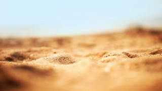 Blurry desert sand blue sky - sand free wallpaper
