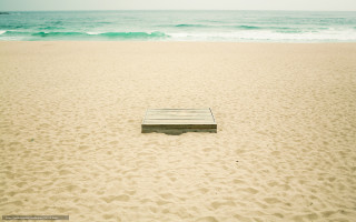 Wooden bench sandy beach ocean - free beach wallpaper