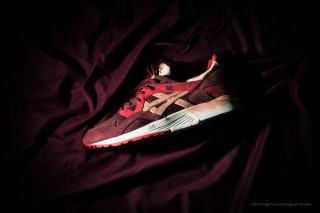 Red sneakers dark fabric white - tan free wallpaper