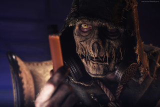 Creepy man cellphone hat knife - real free wallpaper