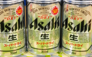 Asian soda cans store display - asai chū free wallpaper