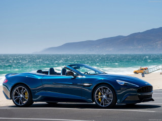 Blue sports car ocean beach - the ocean and a beach free wallpaper