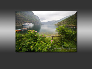 Boat bay mountains trees cloudy - lightroom free wallpaper