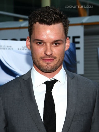 Man suit tie smiling party 3 - perfect face free wallpaper for mobile