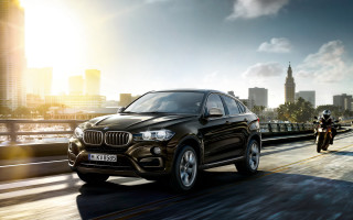 Black bmw suv city street - a city street free wallpaper