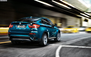 Blue bmw suv city night - motion free wallpaper