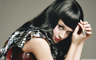 Woman ring pose hand head - a ring free wallpaper for desktop