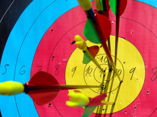 Close up target arrows middle - accurate free wallpaper