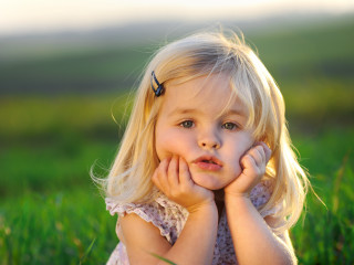 Little girl grass hands face 7 - a little girl free wallpaper