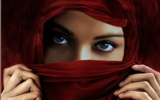 Woman blue eyes red scarf - realistic eye free wallpaper