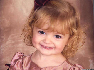 Little girl big bow pink - free portrait wallpaper for desktop