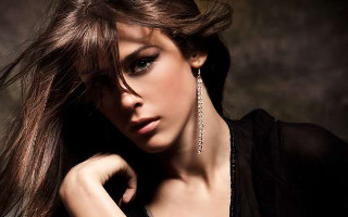 Woman long hair black shirt 37 - a black shirt free wallpaper for desktop