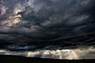 Dark sky sun rays horse - stormy weather free wallpaper