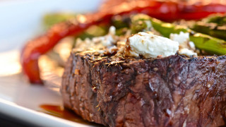 Steak asparagus tomatoes plate sauce - sauce free wallpaper