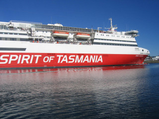 Spirit tasmania boat dock ocean - australian tonalism free wallpaper
