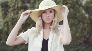 Woman hat posing picture tree - a tree and bushes free wallpaper