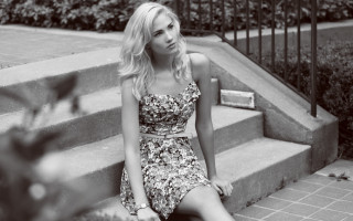 Woman sitting stairs dress heels - contemporary free wallpaper