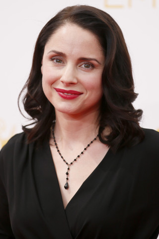 Woman necklace black dress red - a necklace free wallpaper for mobile