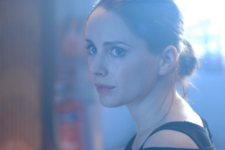 Woman blue eyes camera blurry - blue eye free wallpaper