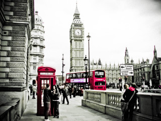 Red phone booth tower cityscape - christopher wren free wallpaper