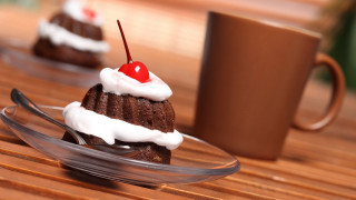 Chocolate dessert cherry whipped cream - food photography free wallpaper