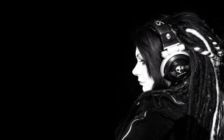Woman dreadlocks headphones looking away 3 - a dark room free wallpaper for desktop
