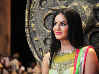 Woman green yellow dress metal - a marble sculpture free wallpaper