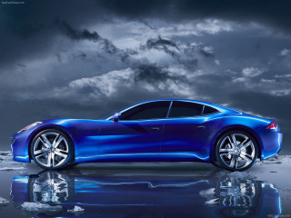 Blue sports car water cloudy 3 - the water under a cloudy sky free wallpaper