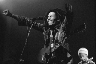 Man dreadlocks guitar microphone performance - black arts movement free wallpaper