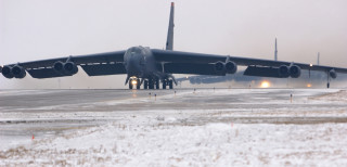 Large airplane snowy runway military - a large airplane free wallpaper