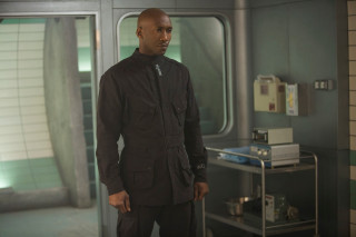 Man suit room window table - a laptop free wallpaper