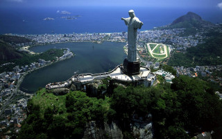 Christ statue city water overlook - christo free wallpaper