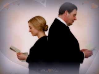 Man woman walking blurry photo - a blurry photo free wallpaper