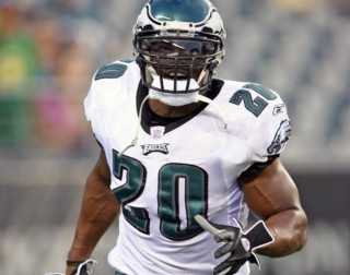 Football player running ball helmet 7 - the ball free wallpaper