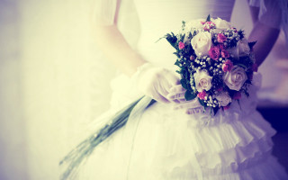 Bride bouquet white dress background - free retro wallpaper